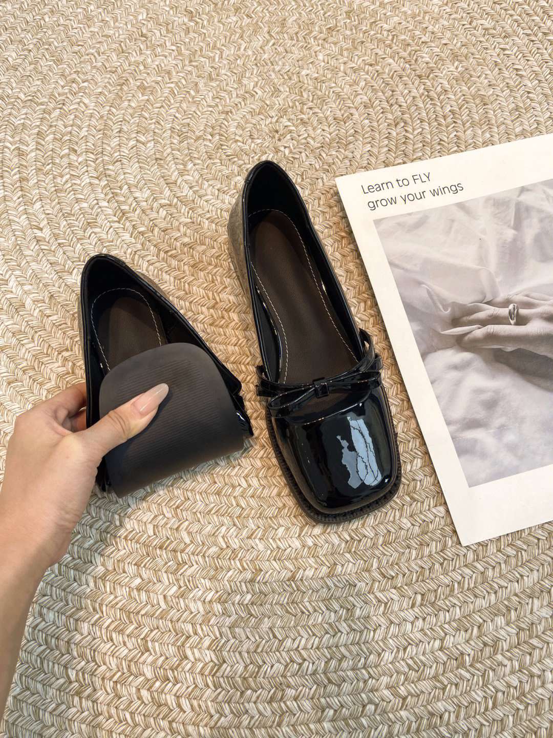 エレガント光沢スクエアトゥリボンパンプス