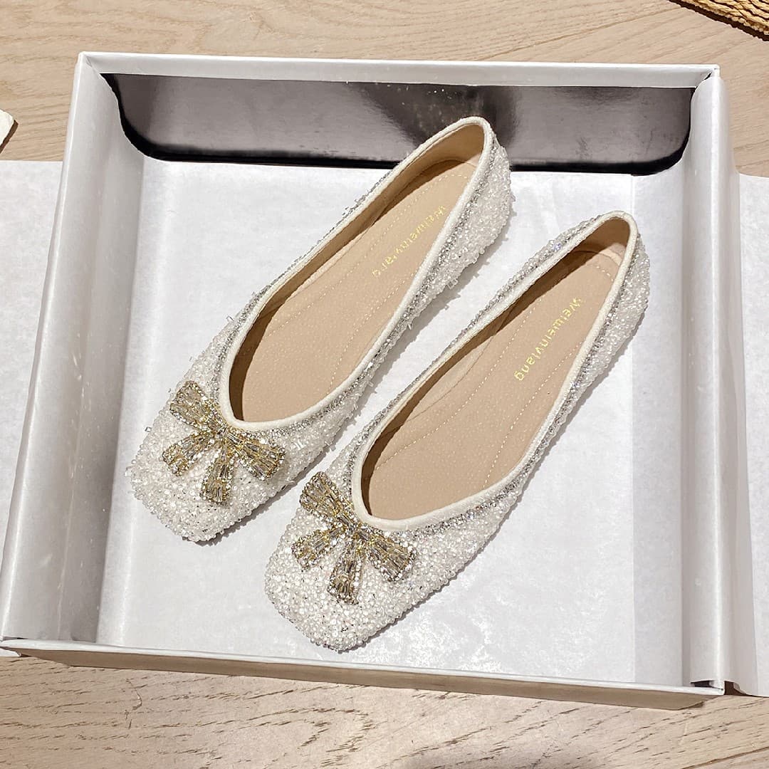 華やかゴールドリボン輝く上品ぺたんこパンプス