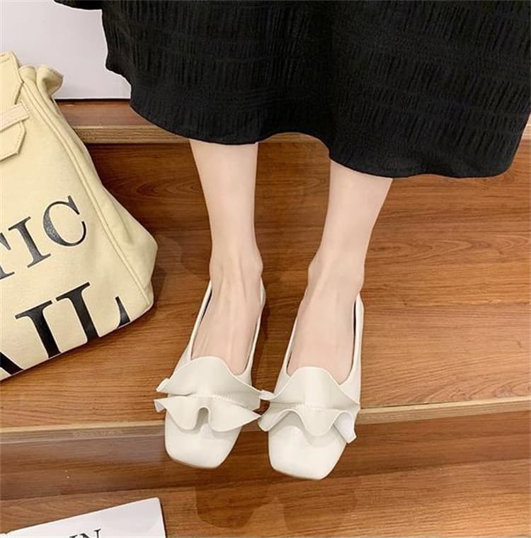 結婚式パンプス 上品フリル スクエアトゥ 柔らかローヒール