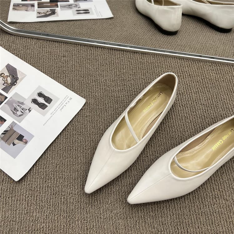 シルキーエレガンス ポインテッドぺたんこパンプス