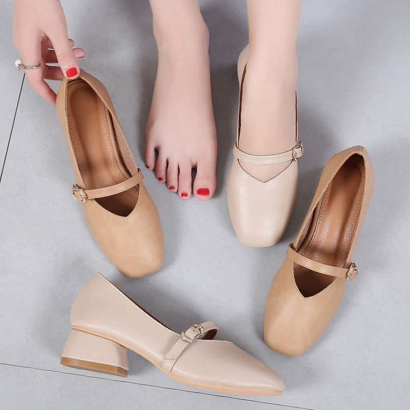 上品で快適 スクエアトゥベージュパンプス