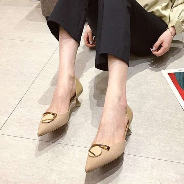 洗練ベージュ ピンヒール結婚式パンプス