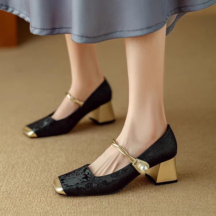 エレガント刺繍スクエアトゥ真珠ストラップパンプス