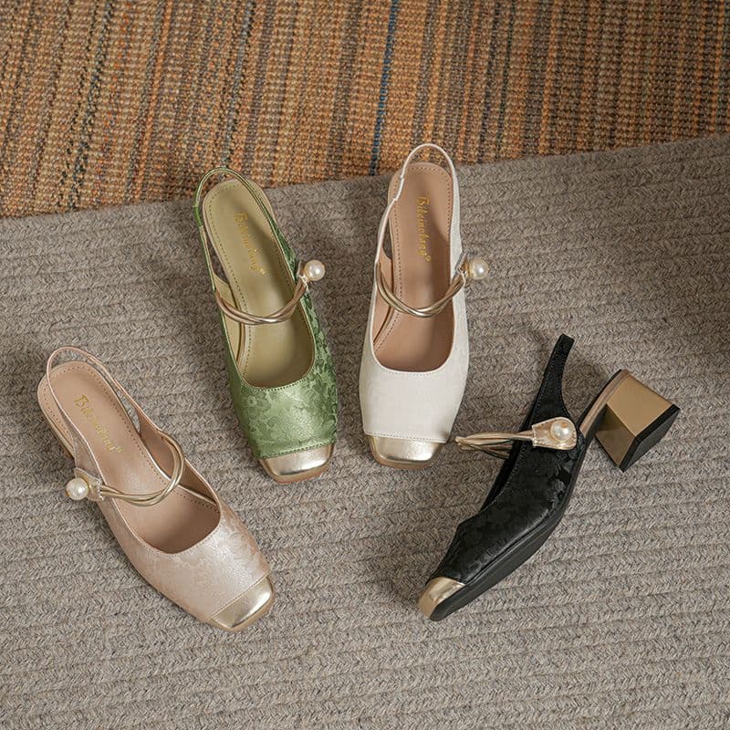 エレガントパールストラップ スクエアローヒールパンプス