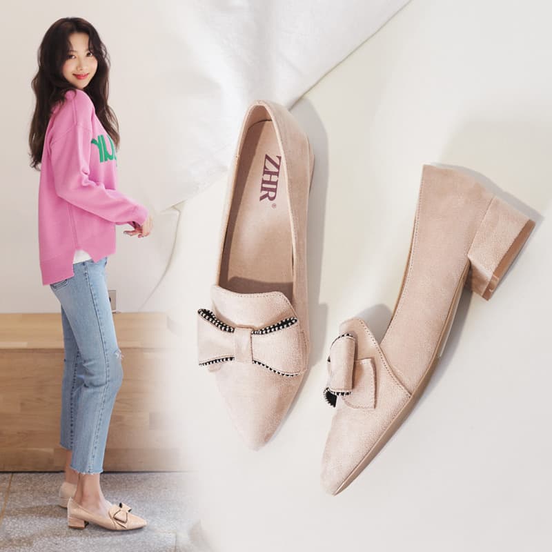 エレガントビーズリボン ベージュローヒールパンプス