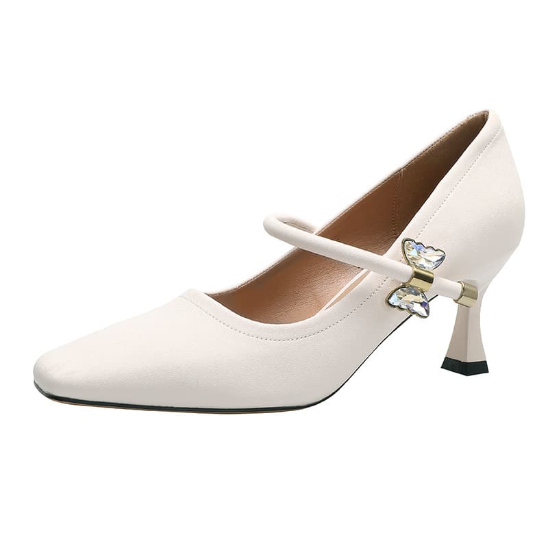 エレガントポインテッドリボンの洗練パンプス