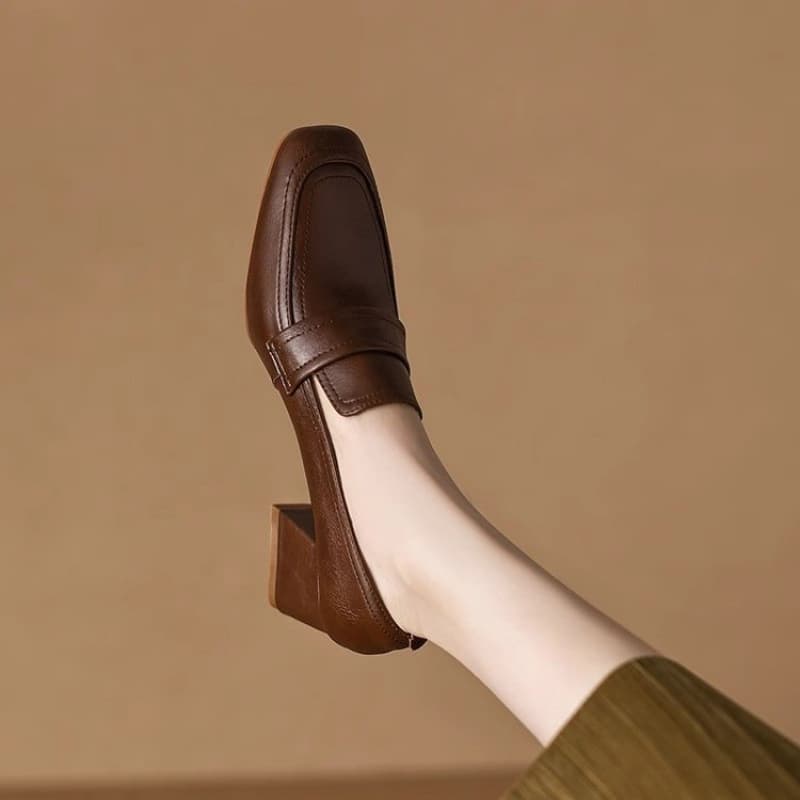 エレガントスクエアトゥ 黒ローヒールパンプス