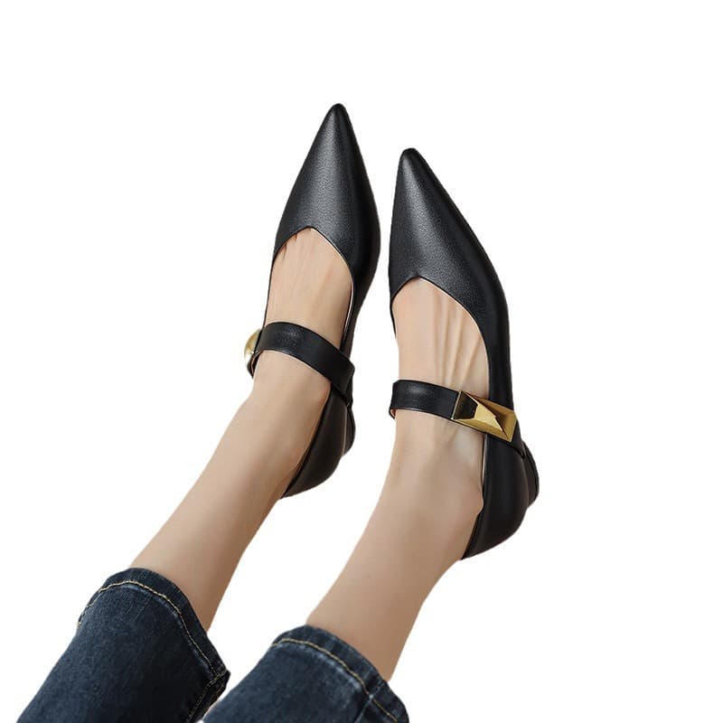 洗練美×上品魅せ ベージュストラップパンプス