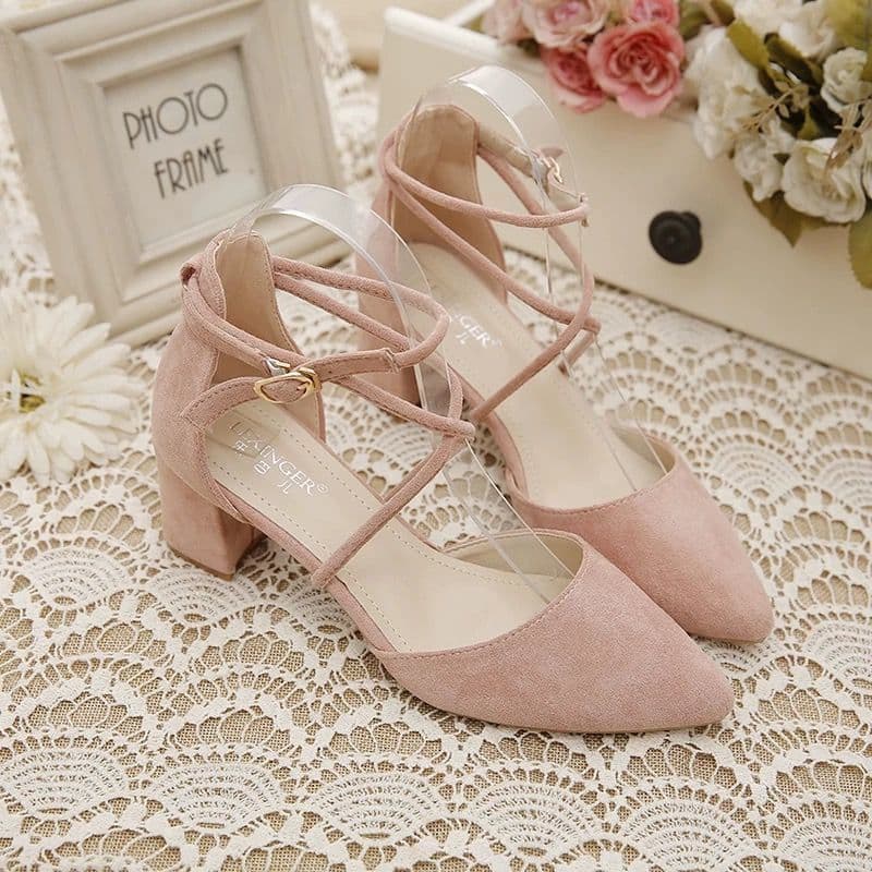 結婚式パンプス 上品ベージュクロスストラップローヒール