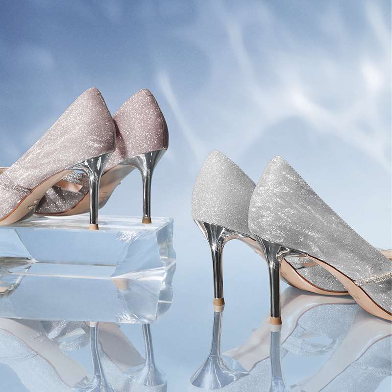 グリッターポインテッドシルバーストラップパンプス