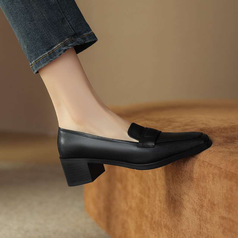 エレガントスクエアトゥ 黒ローヒールパンプス