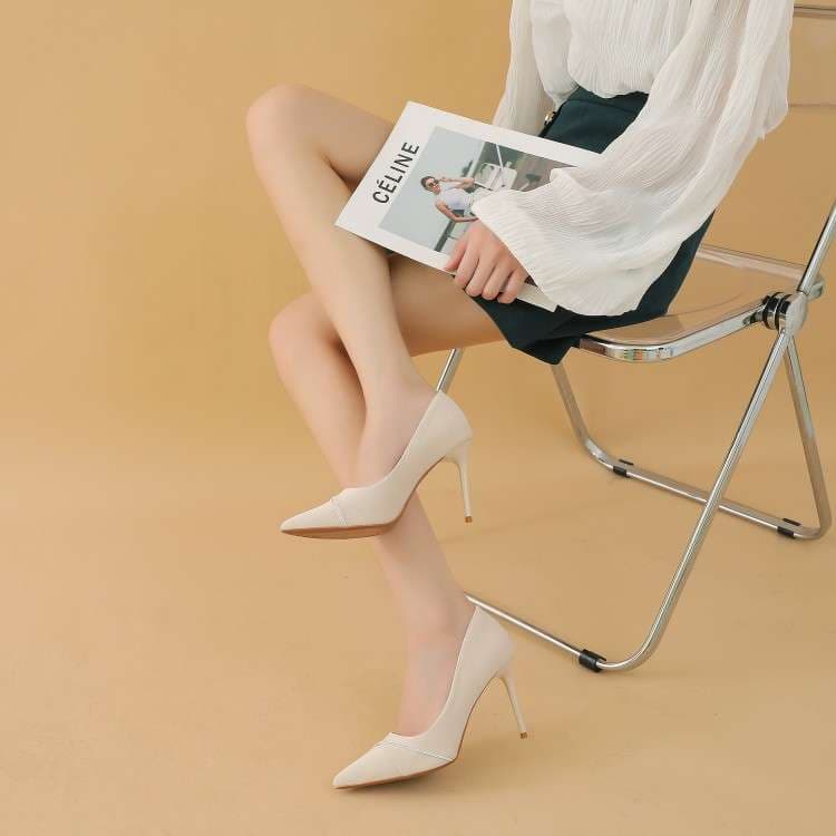 洗練エレガントホワイトポインテッドパンプス
