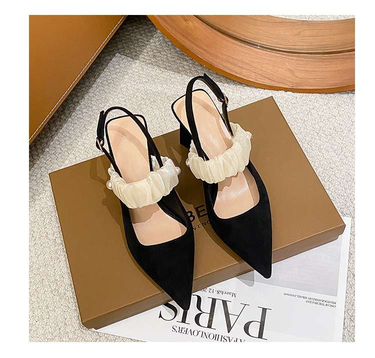 エレガントパール飾りの黒ポインテッドパンプス