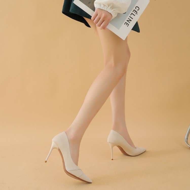 洗練エレガントホワイトポインテッドパンプス