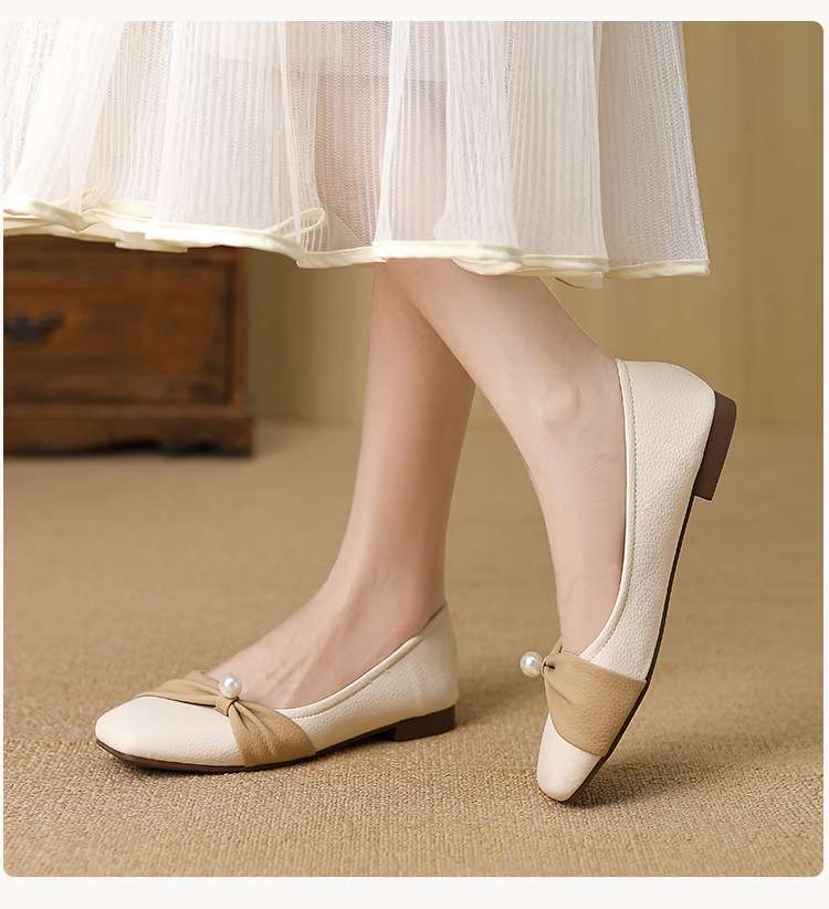 エレガントリボンパール スクエアトゥ白パンプス