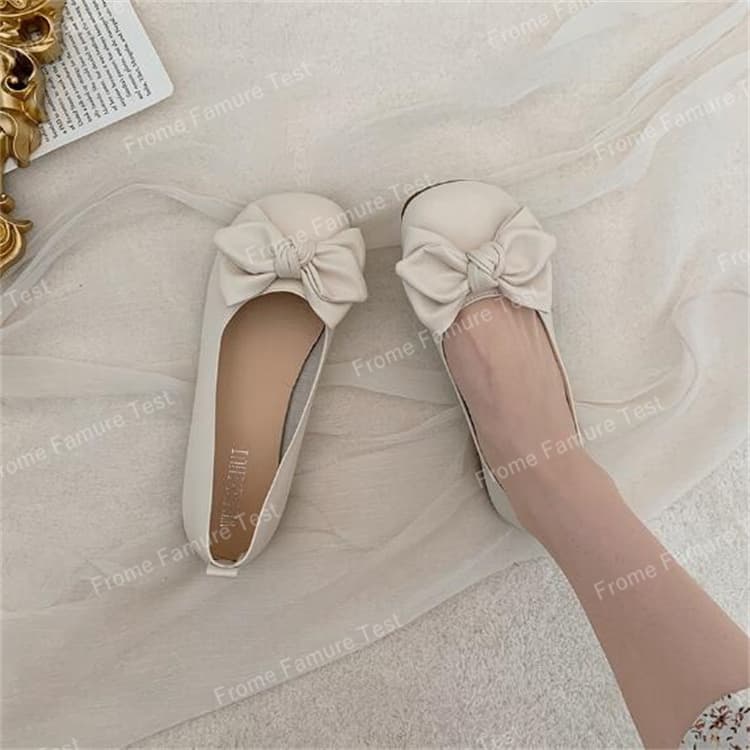 やわらかリボン付き上品ぺたんこ結婚式パンプス