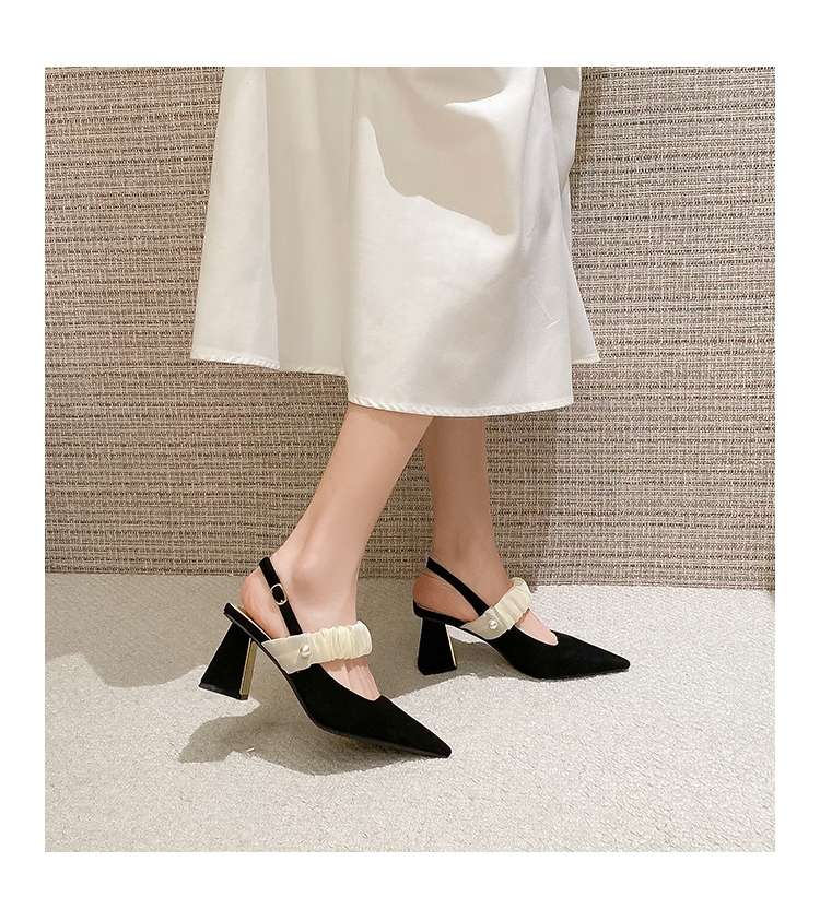 エレガントパール飾りの黒ポインテッドパンプス