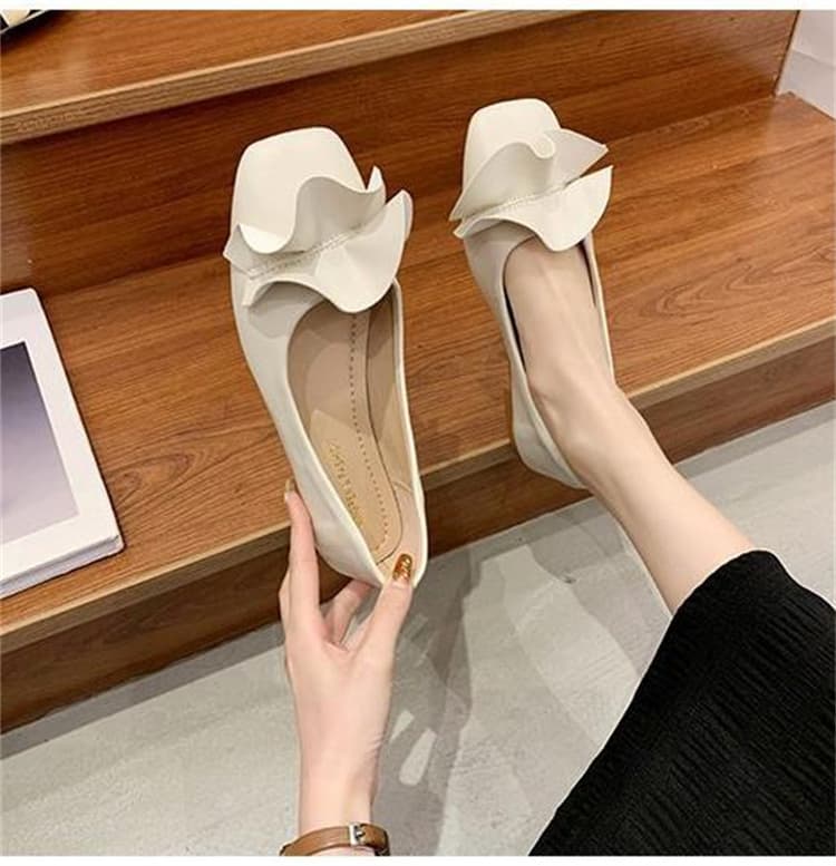 結婚式パンプス 上品フリル スクエアトゥ 柔らかローヒール
