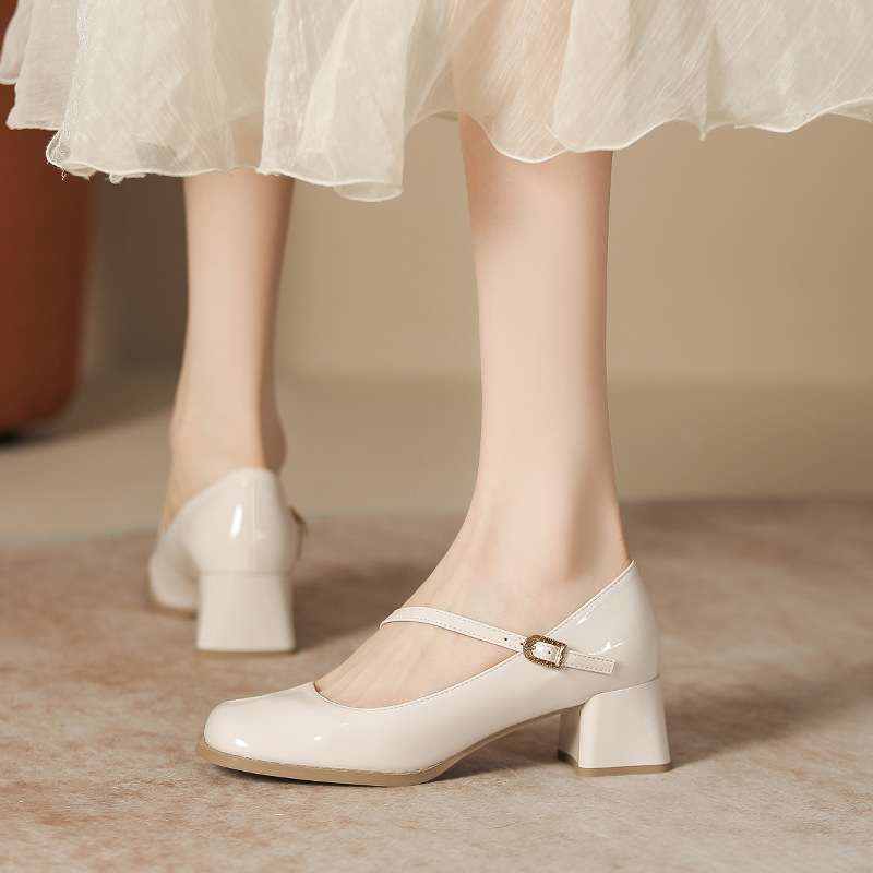 エレガントスクエアトゥ クロスストラップパンプス