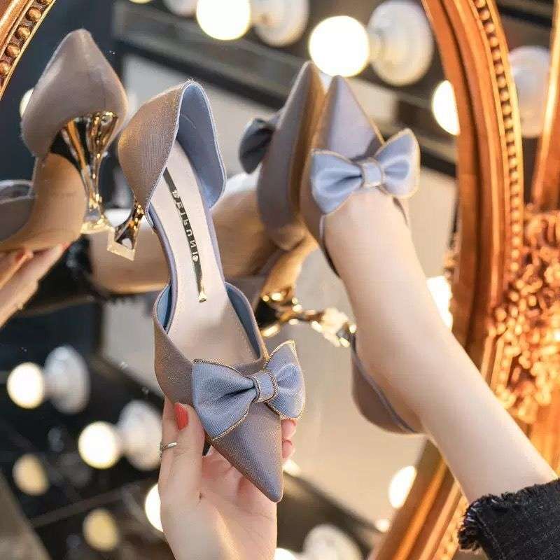結婚式パンプス 上品シルバーポインテッドリボン
