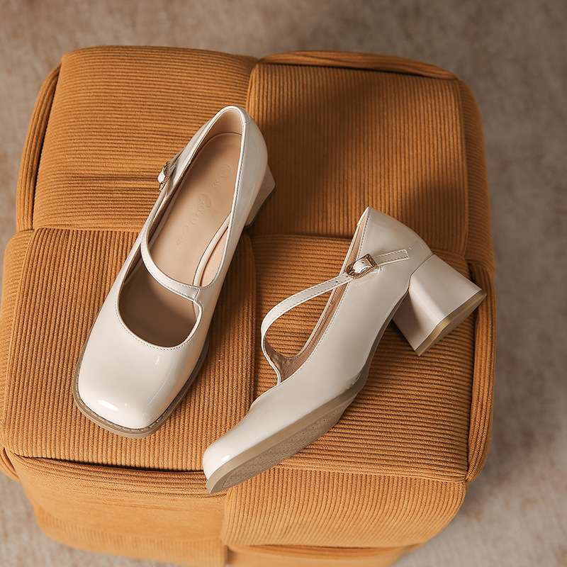 エレガントスクエアトゥ クロスストラップパンプス