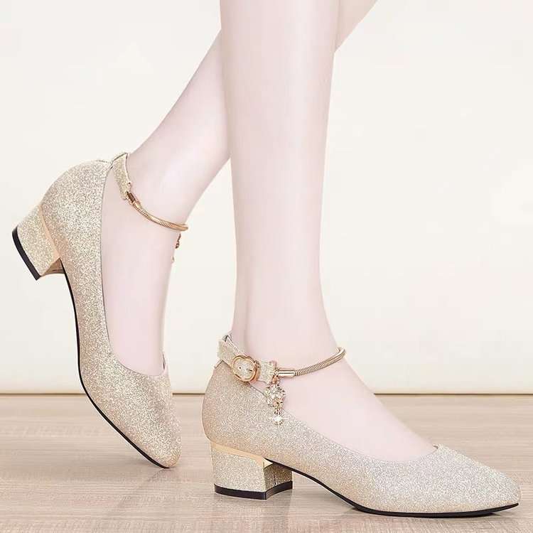 結婚式パンプス ゴールド煌めく上品ローヒール