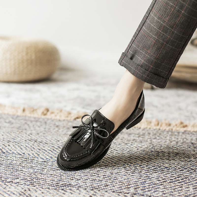 エレガント光沢タッセル付き結婚式パンプス