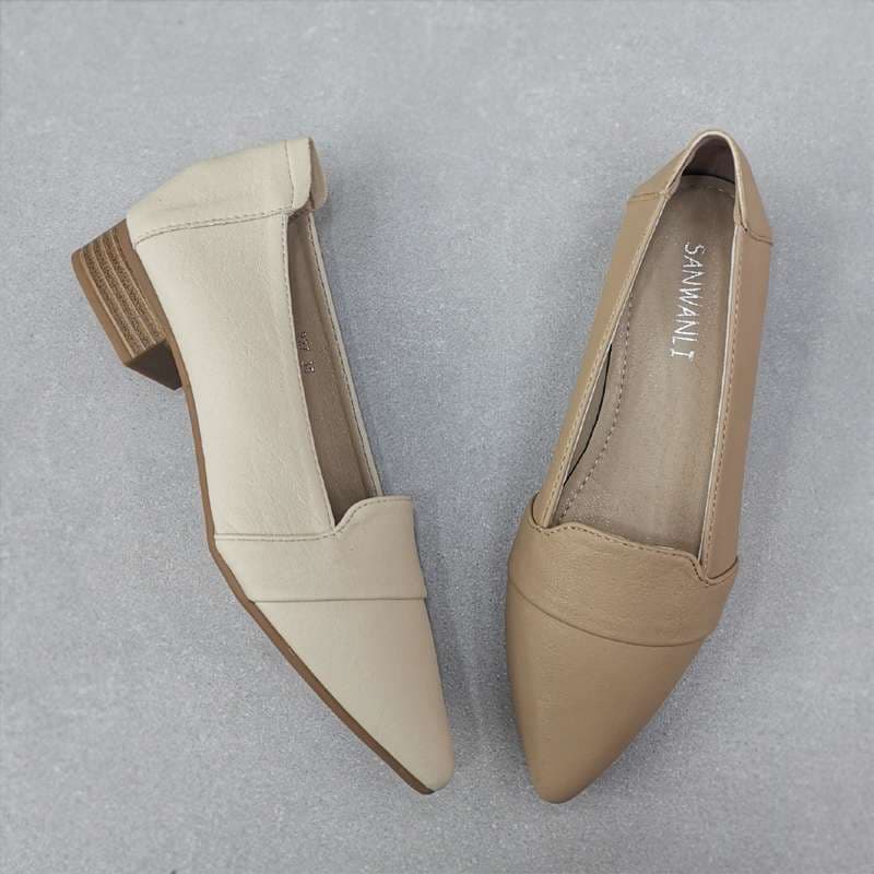 洗練エレガント ポインテッドローヒールパンプス