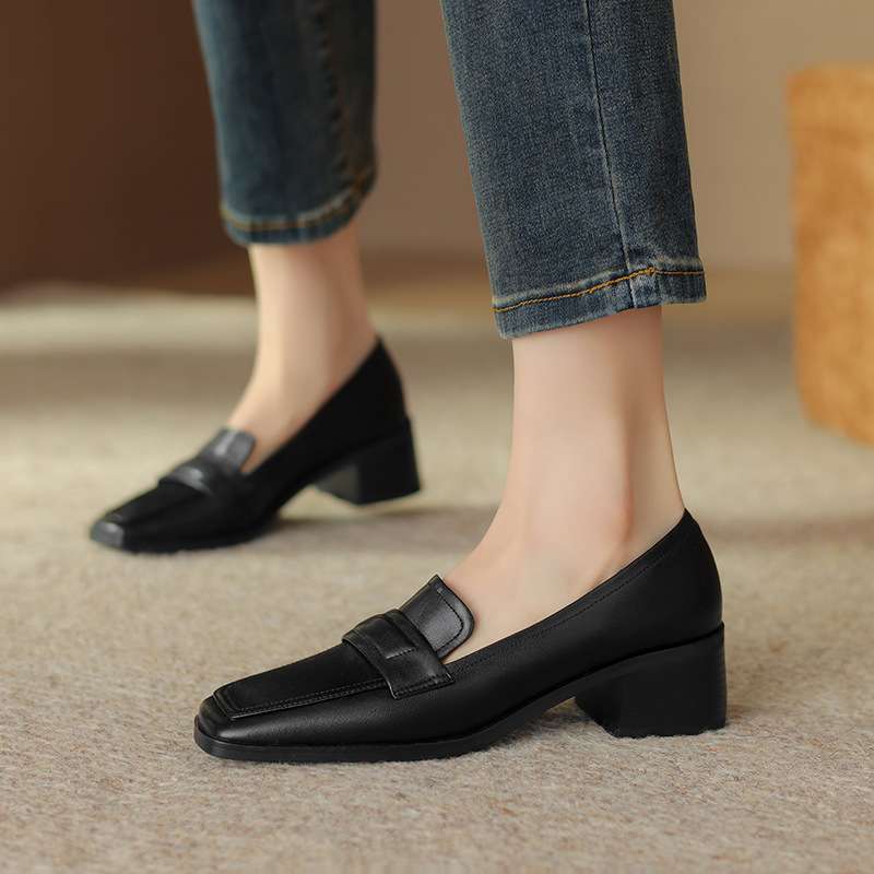 エレガントスクエアトゥ 黒ローヒールパンプス