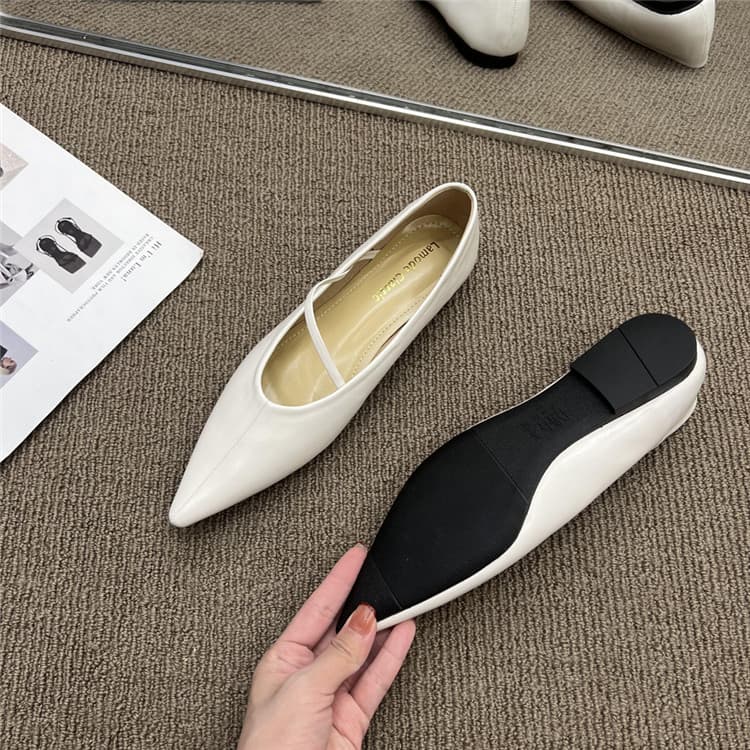シルキーエレガンス ポインテッドぺたんこパンプス