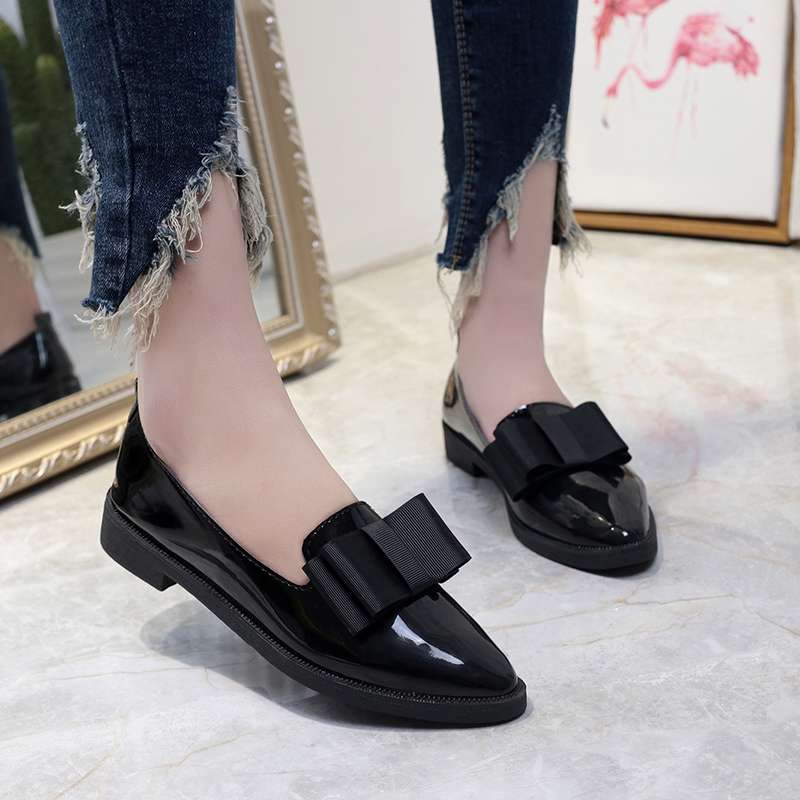 エナメル光沢リボン華やかポインテッドパンプス