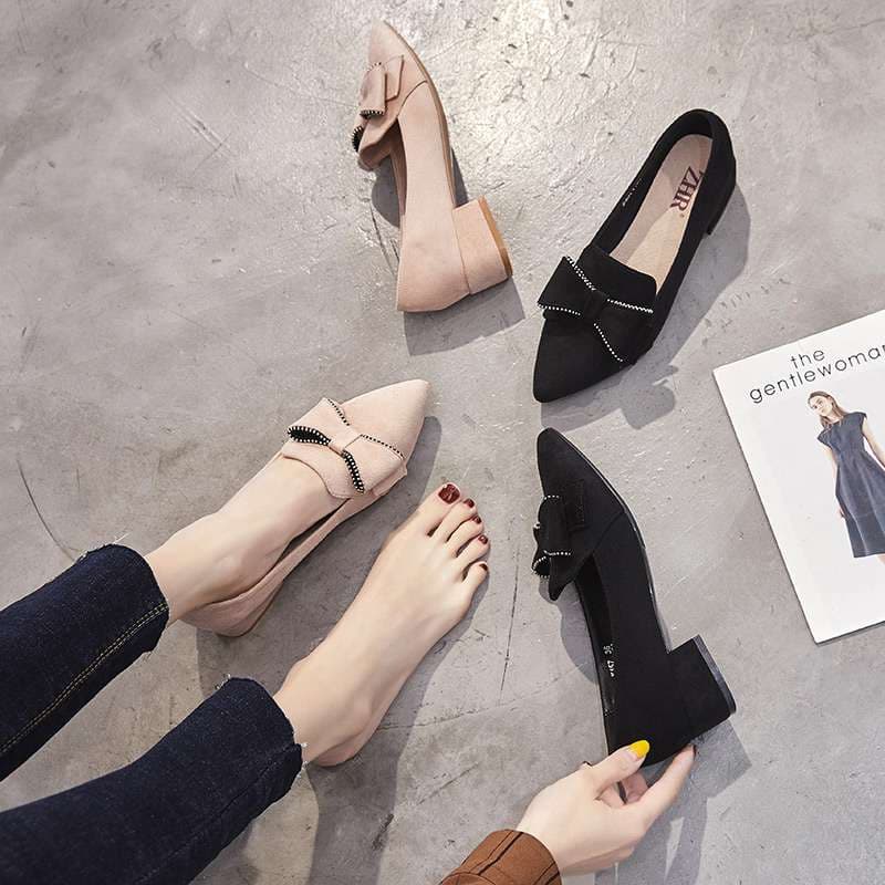 エレガントビーズリボン ベージュローヒールパンプス