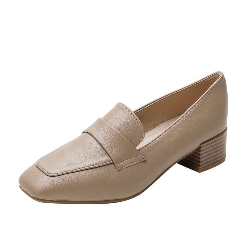 上品魅せる洗練スクエアトゥベージュパンプス