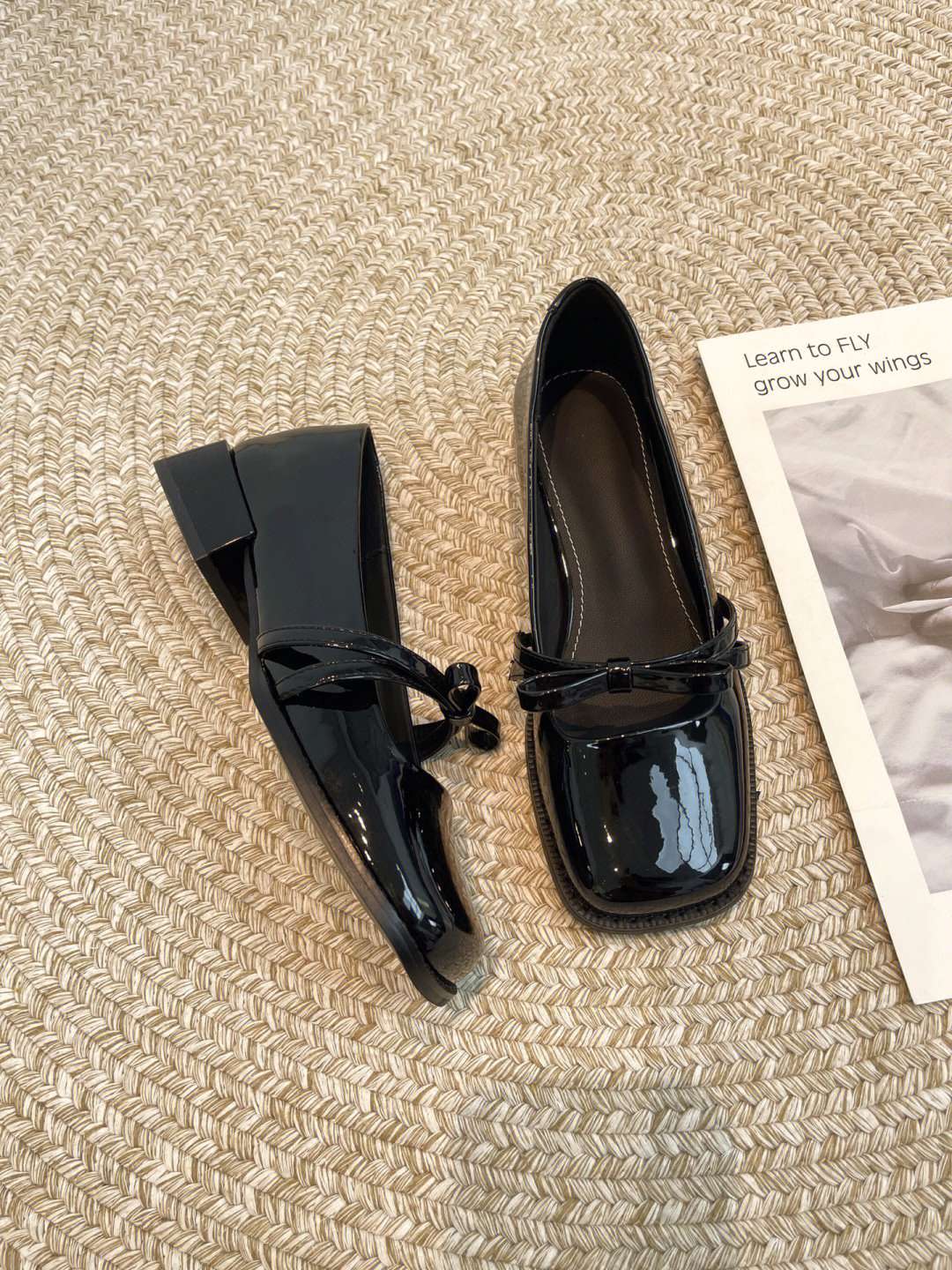 エレガント光沢スクエアトゥリボンパンプス