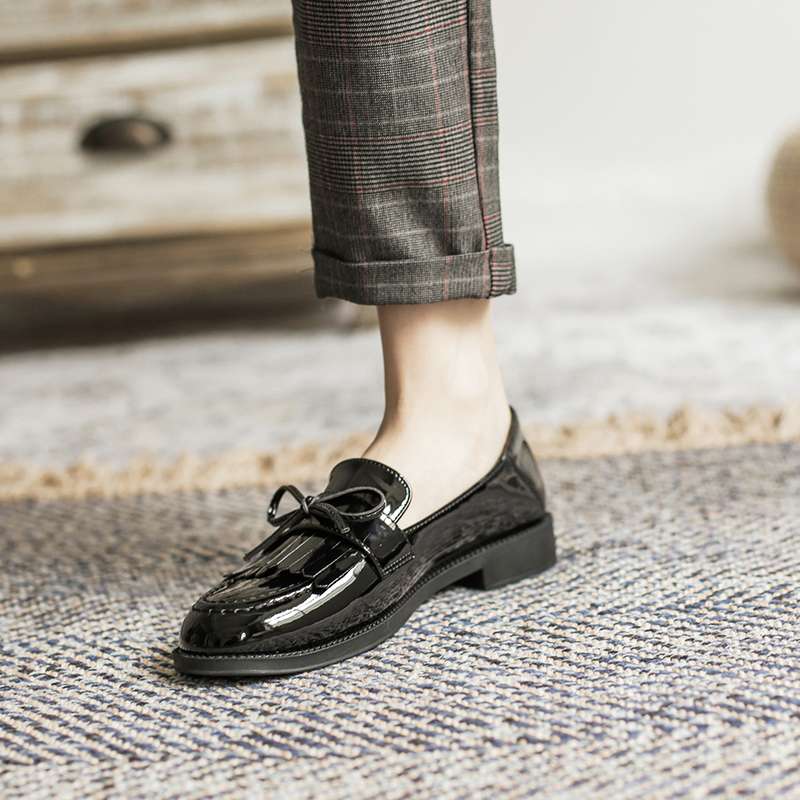 エレガント光沢タッセル付き結婚式パンプス