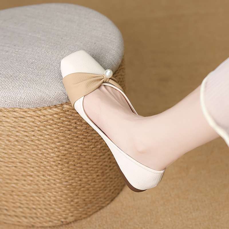 エレガントリボンパール スクエアトゥ白パンプス