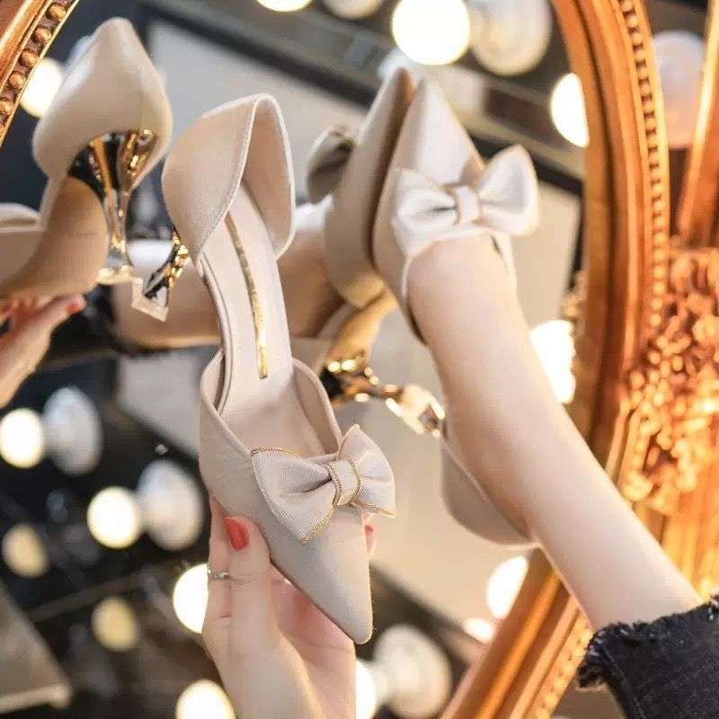 結婚式パンプス 上品シルバーポインテッドリボン