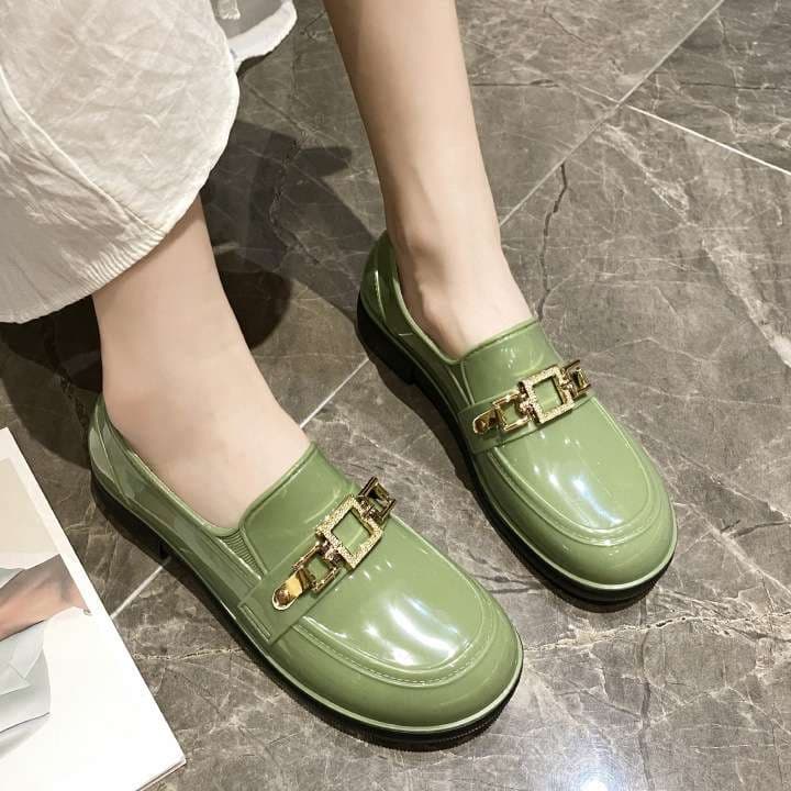 光沢シルバーバックル上品ぺたんこパンプス