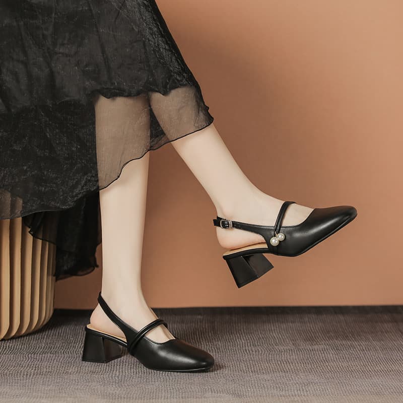 パールチャーム付き 上品ローヒールパンプス