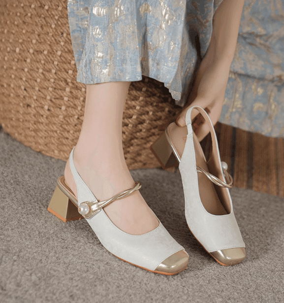 エレガントパールストラップ スクエアローヒールパンプス